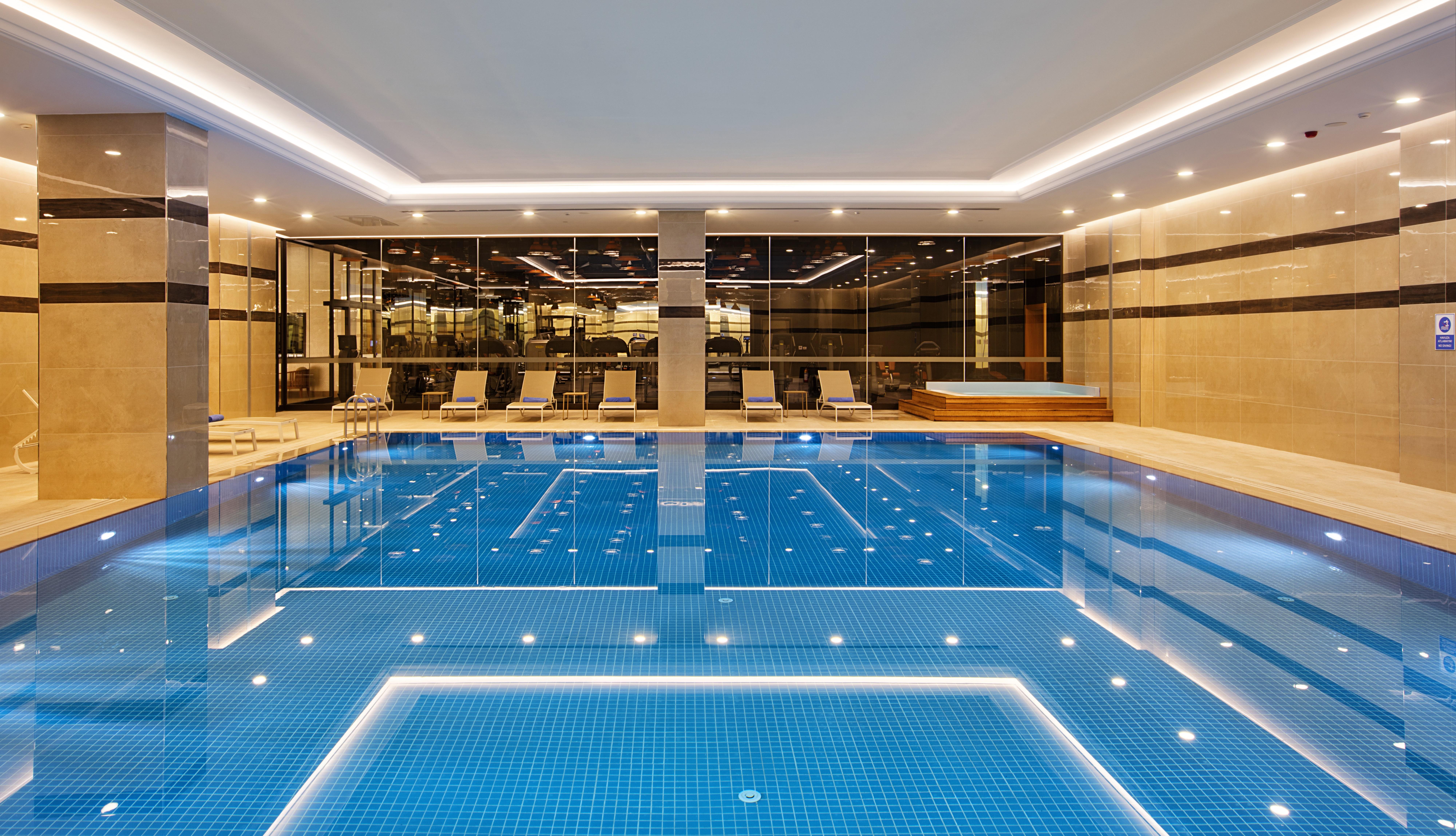 オットマンズ ライフ ホテル デラックス イスタンブール エクステリア 写真 The swimming pool at the hotel