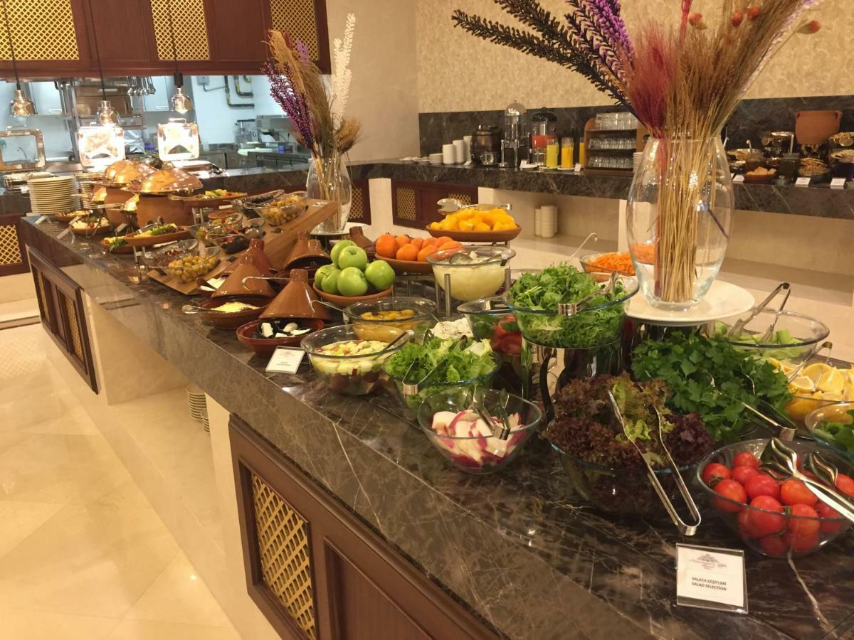 オットマンズ ライフ ホテル デラックス イスタンブール エクステリア 写真 A buffet at a hotel