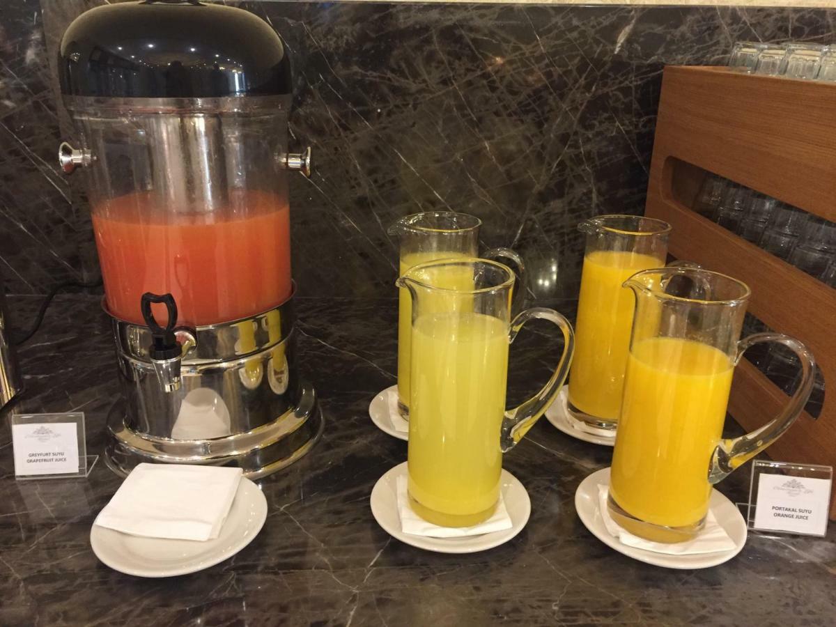 オットマンズ ライフ ホテル デラックス イスタンブール エクステリア 写真 Juices at a buffet